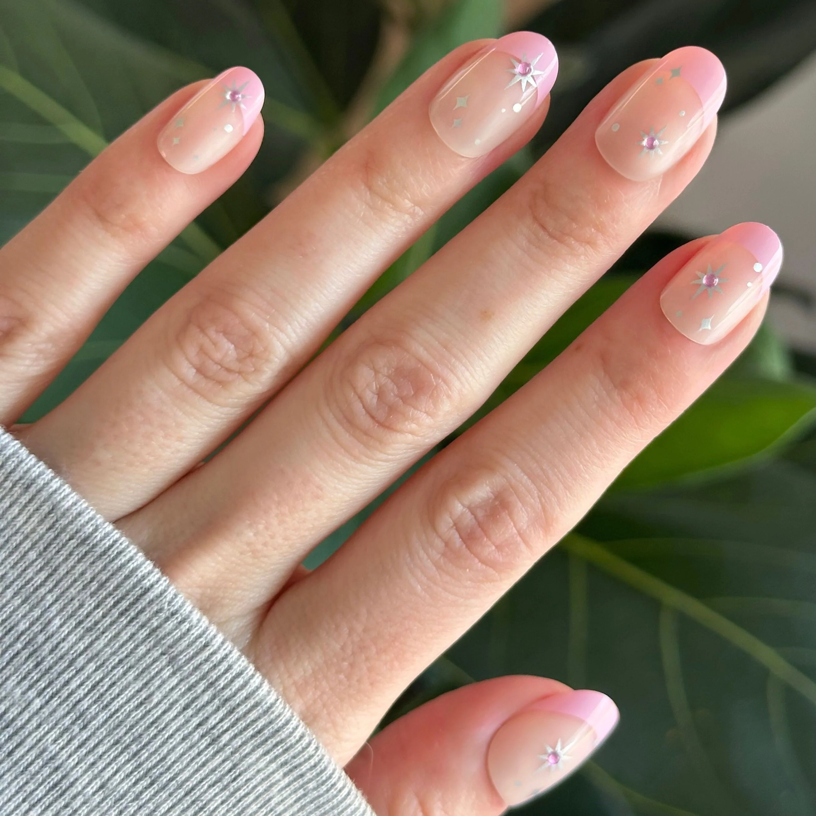 Bubblegum French with Metallic Stars - Press On | Short | Round - Image 5