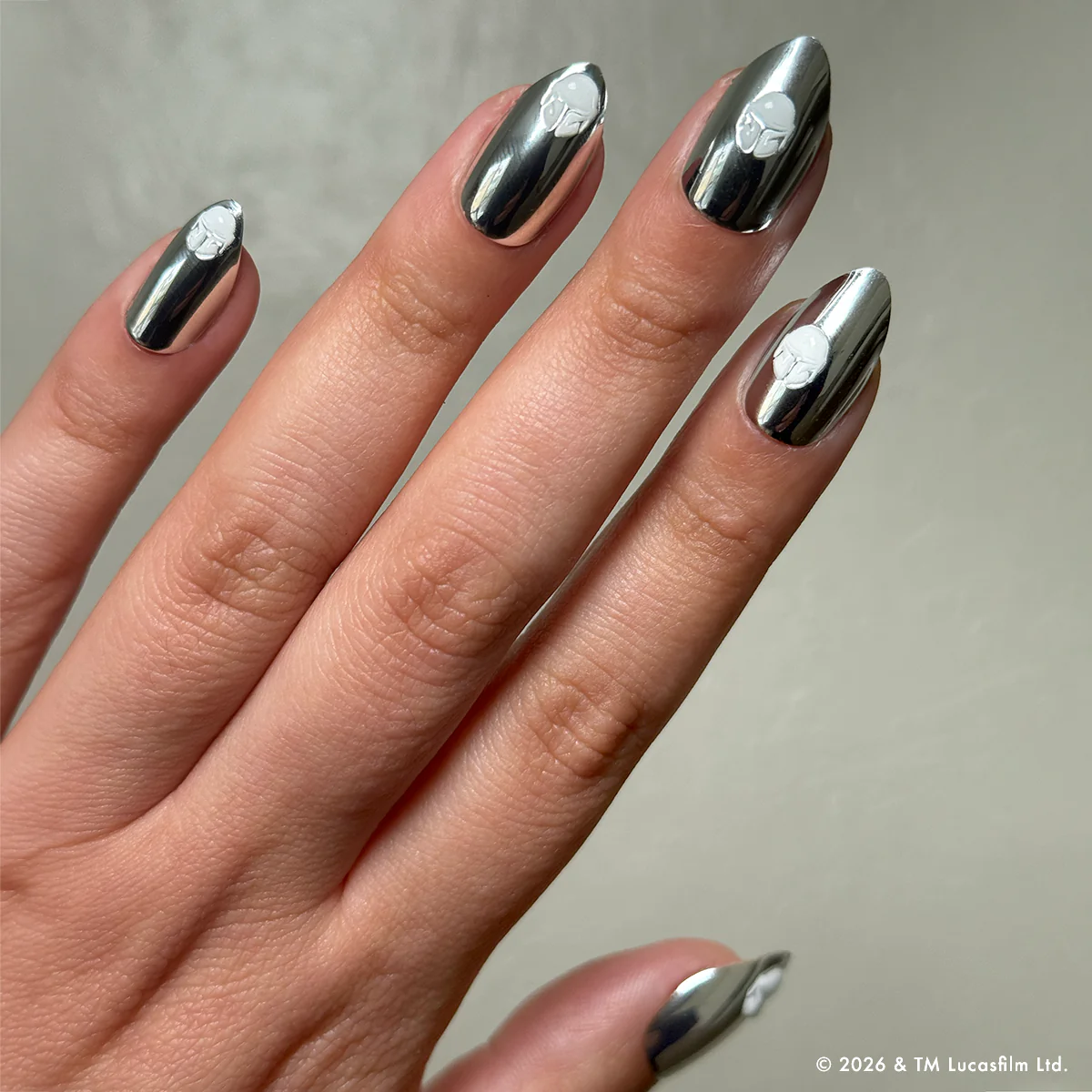 Dark Saber Holographic Chrome - Press-Ons | Medium | Almond - Image 8