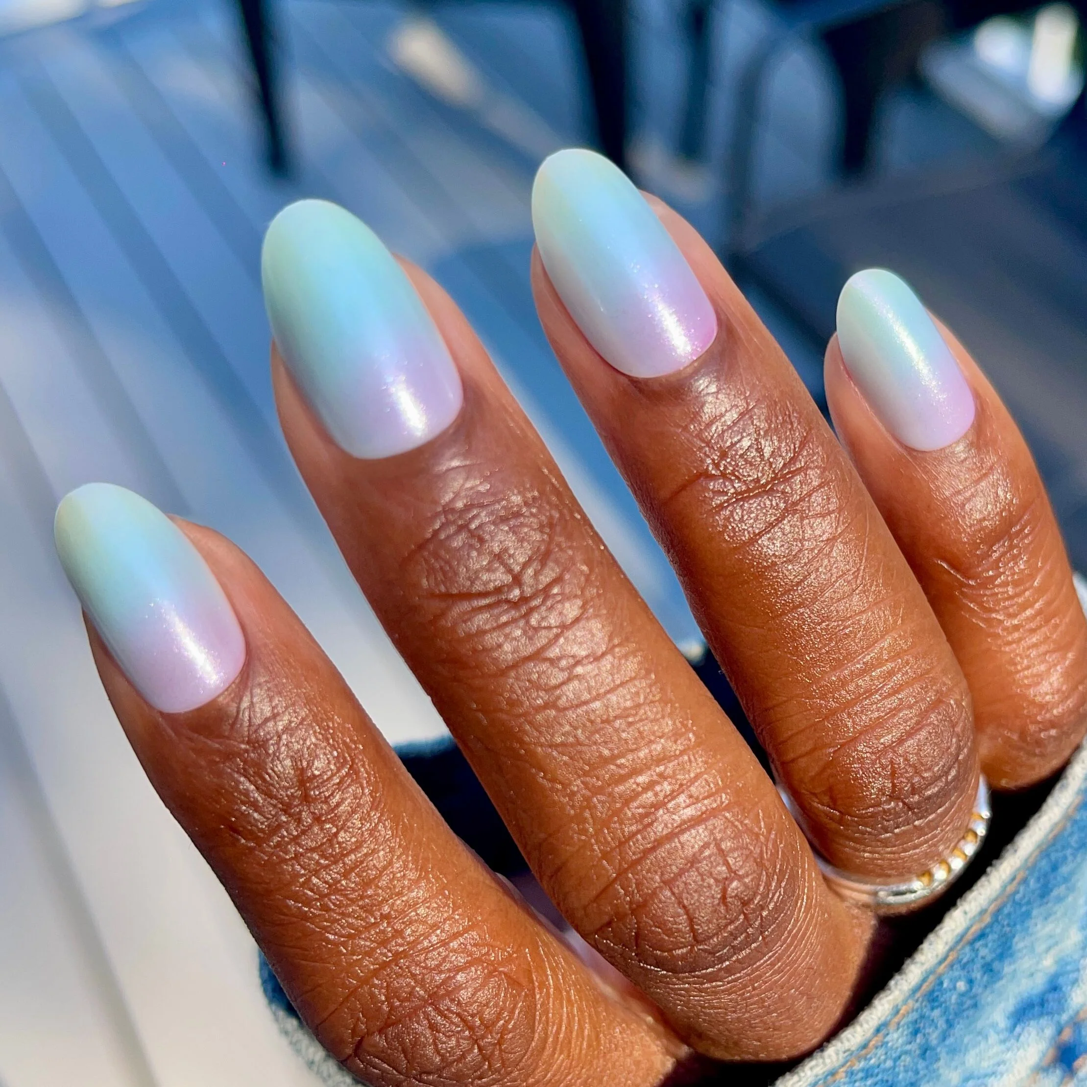 Iridescent Pearl Swirl Shimmer - Press-On | Medium | Oval - Image 4