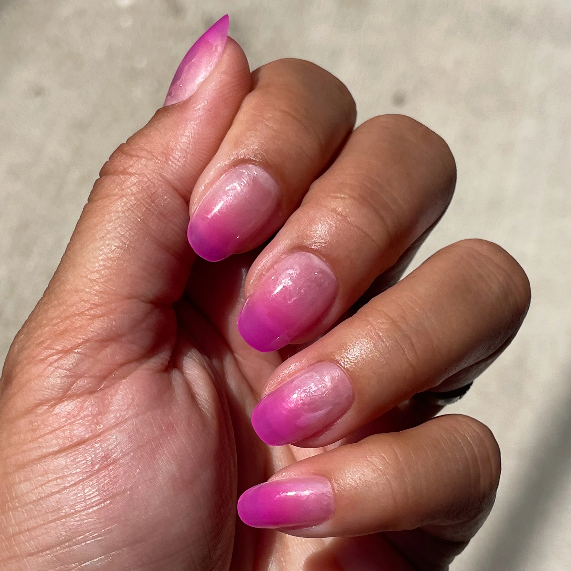 Jelly Magenta Gradient - Press-On | Short | Round - Image 4