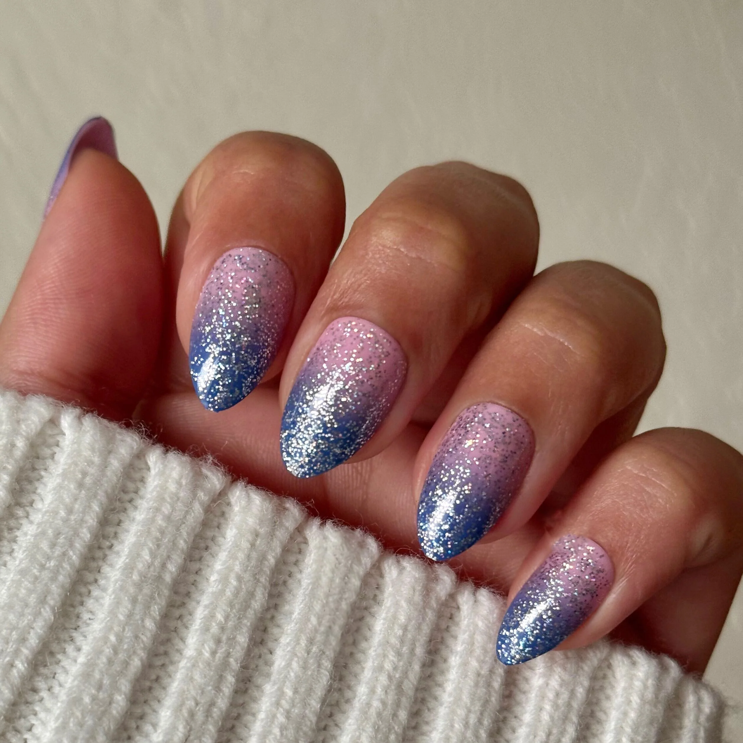 Major Glitter Gradient - Press On | Medium | Almond - Image 4