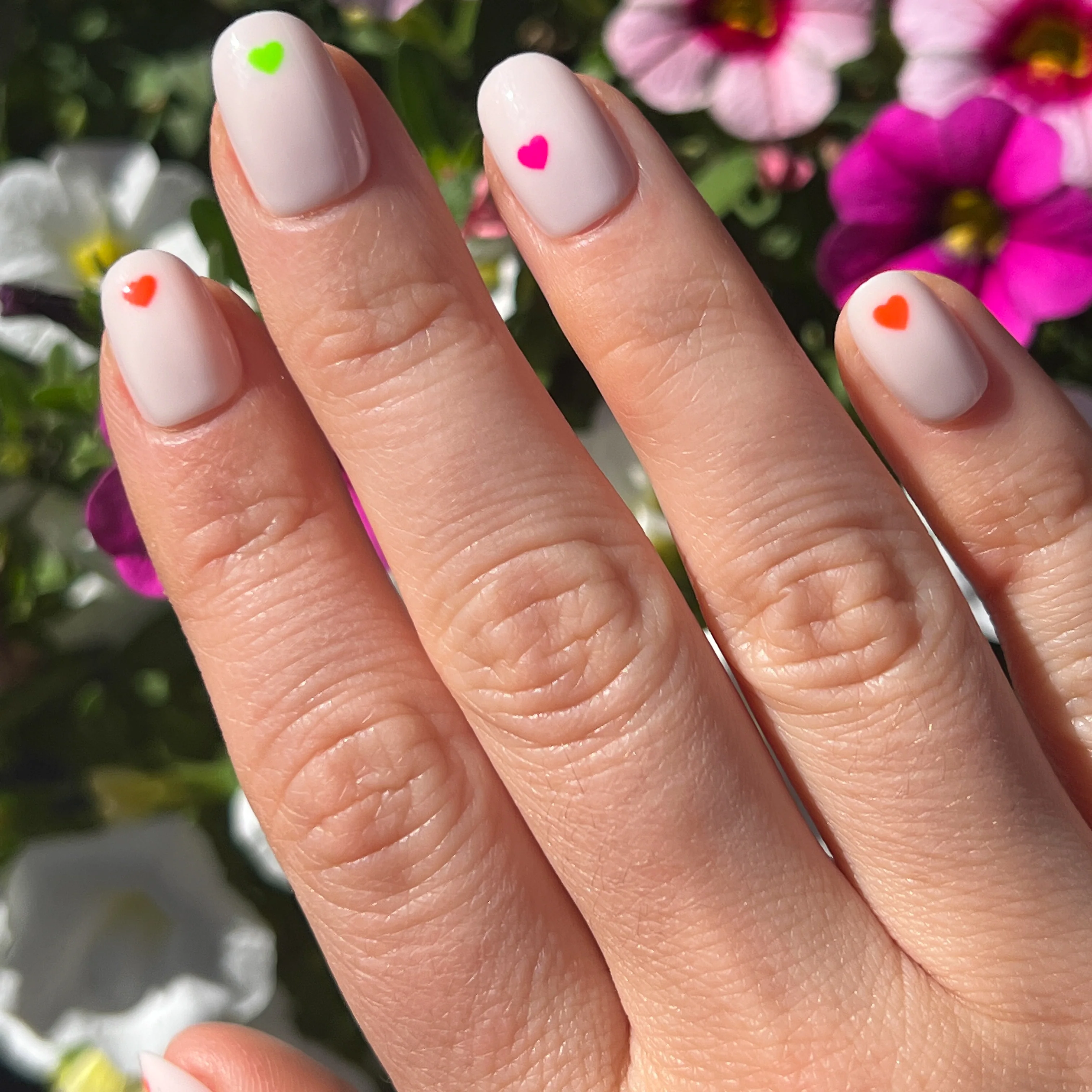 Neon Hearts | Round | Extra Short - Image 5