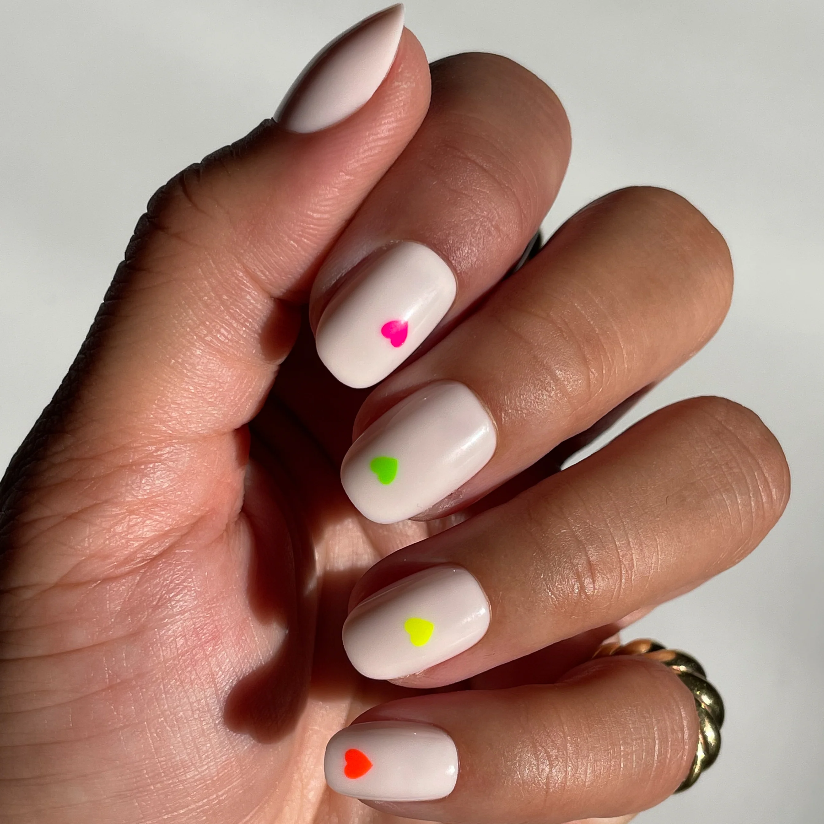 Neon Hearts | Round | Extra Short - Image 6