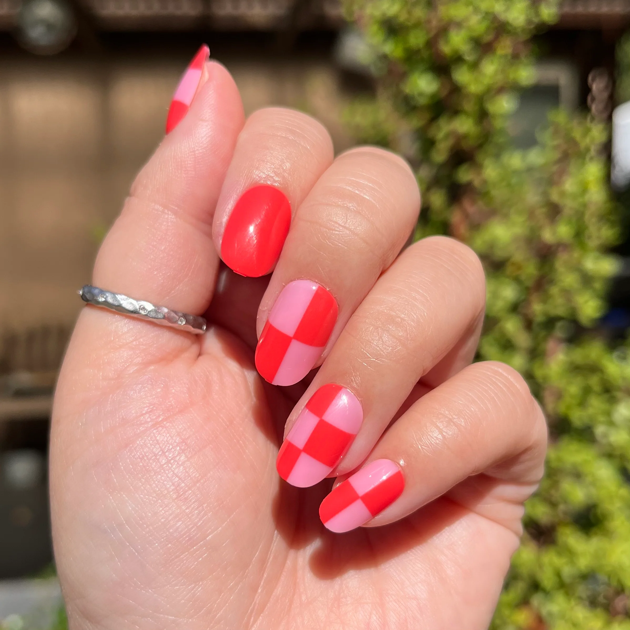 Pink Checker Party | Short | Round - Tab Press-On - Image 6