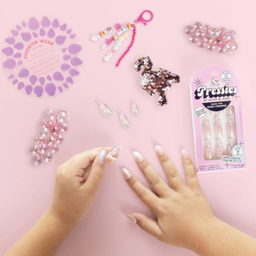 Pink Goldfish French - Pressies | Short Medium | Round - Image 4
