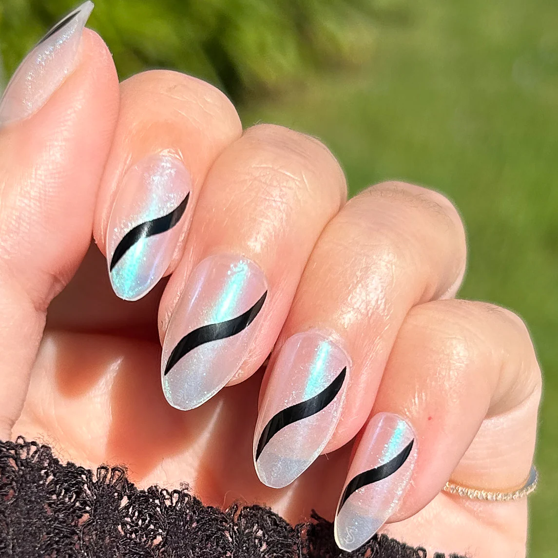 Simple Twist - Press-On | Medium | Almond - Image 3