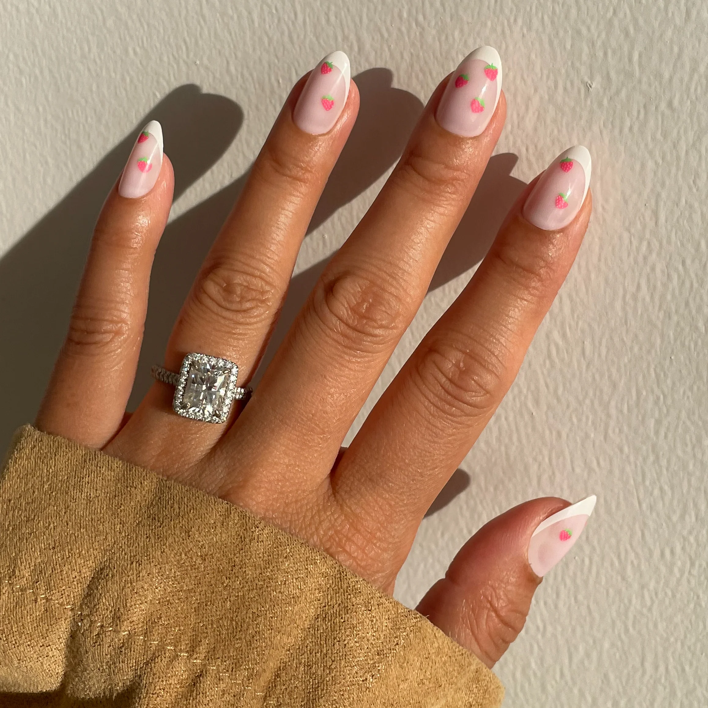 Strawberry French | Almond | Medium - Image 6